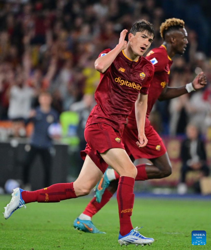 关于里程碑夜！成都蓉城再遭质疑，欧冠集结日刷纪录，话题不断，年轻球员得到机会的信息