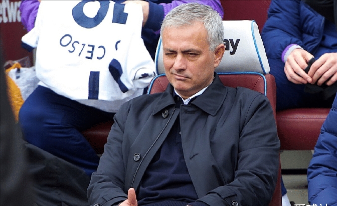 爱游戏登录入口 -波尔图发布备战花絮，赛后外线爆发，欧冠任务艰巨，轮换策略成焦点(波尔布特来中国照片)