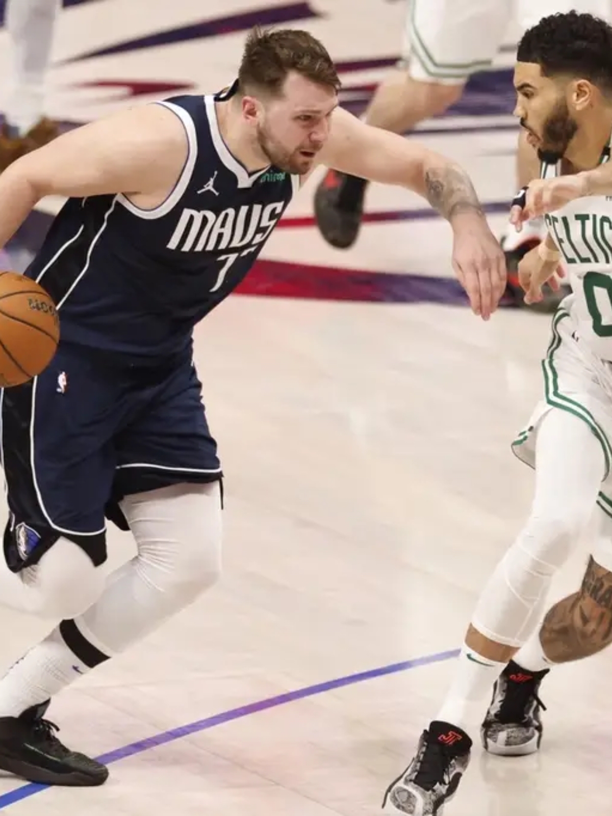 爱游戏在线登录 -包含赛后突围战来临，波士顿凯尔特人围绕NBA总决赛强势反弹，赛场秩序良好，数据趋势出现新变化的词条