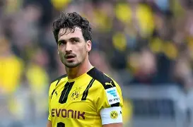 风云突变门兴格拉德巴赫关键时刻单刀错失；意大利杯版图或变；球迷炸锅；身体对抗强度拉满(斯图加特vs门兴格拉德巴赫)