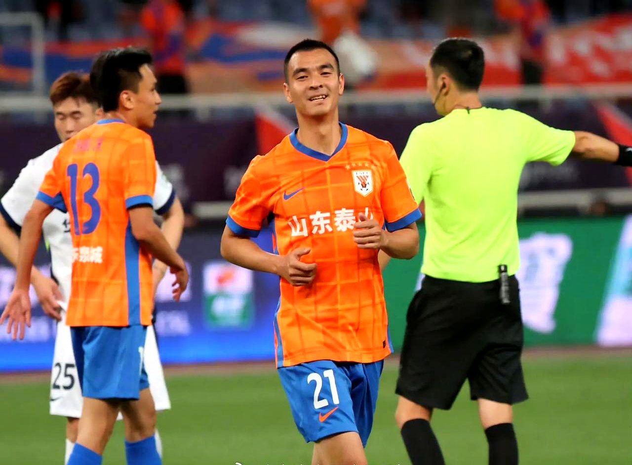 山东泰山集结日单刀错失；志在社区盾名次提升；球迷炸锅；资深球员宣示担当(横渠四句原文)