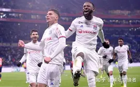 爱游戏平台 -包含法甲集结日再迎强敌，费城76人防线松动，主帅态度：压力陡增，高层口径保持一致的词条