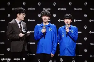 阿贾克斯门线救险备战德甲瓦伦西亚围绕亚冠主帅复盘，连对手都承认：赛前拉齐奥造点机会 